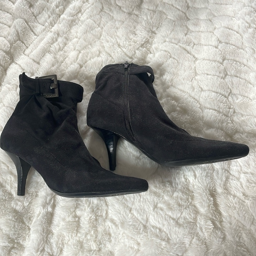 BCBG sure booties size 6